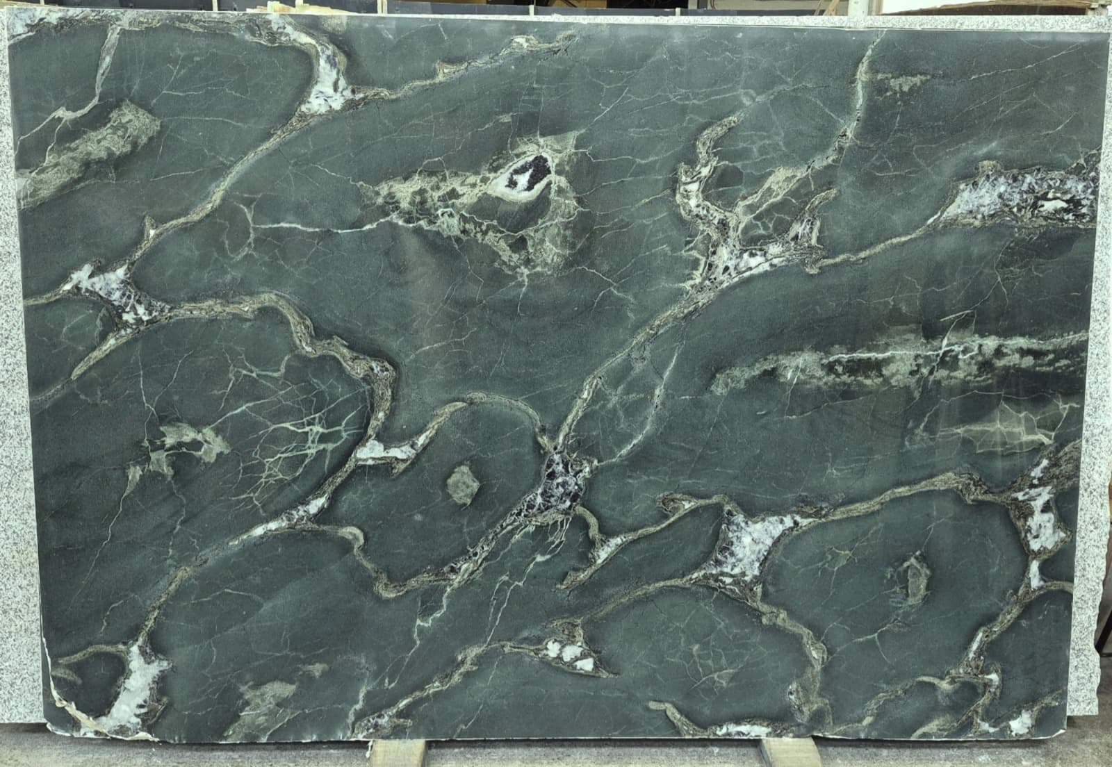 I am looking for a bespoke worktop for a bar area, preferably featuring green colouring or green tones. I am open to any suitable material, provided it meets the required dimensions and is suitable for use as a bar top.